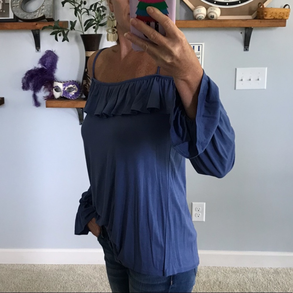 1 SMALL Long Sleeve, Cold Shoulder Top - Picture 6 of 8